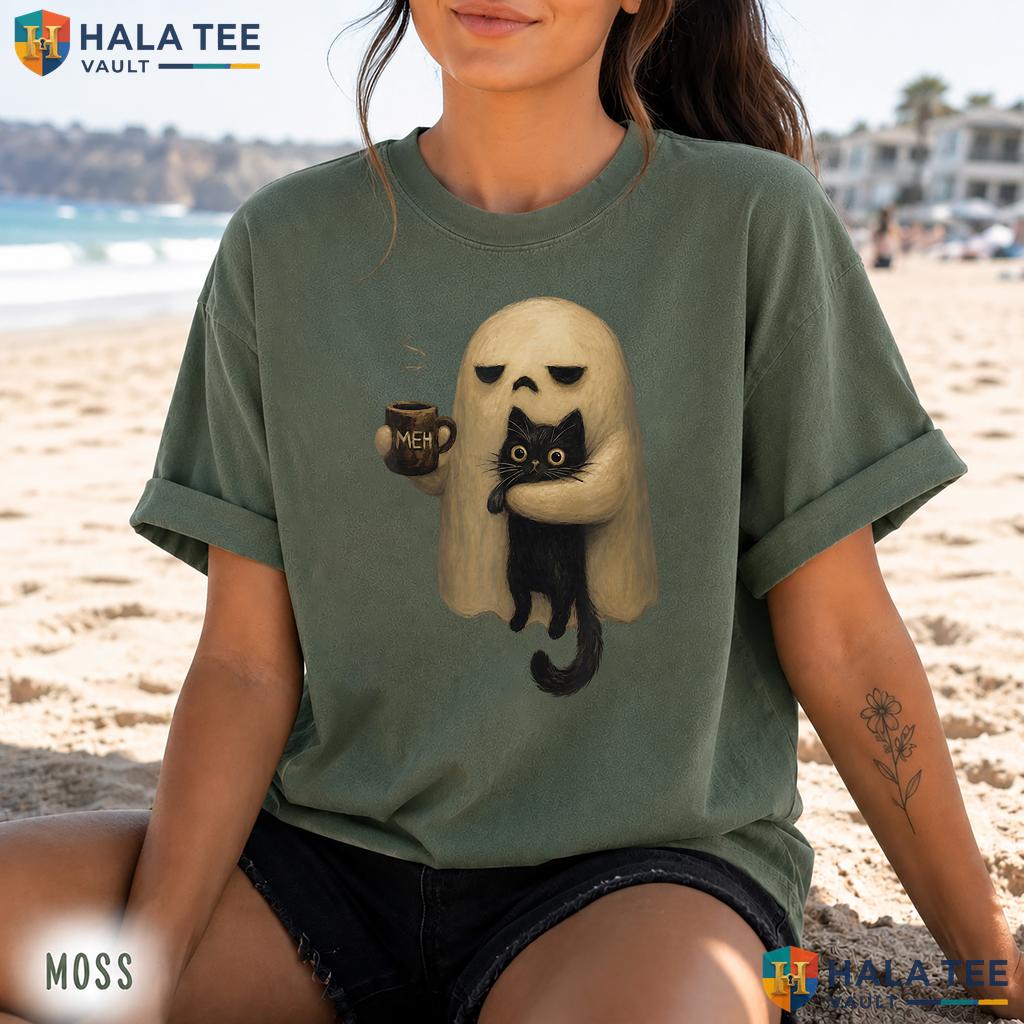 Ghost Holding Black Cat Retro Style T-Shirt Spooky Halloween Coffee Top
