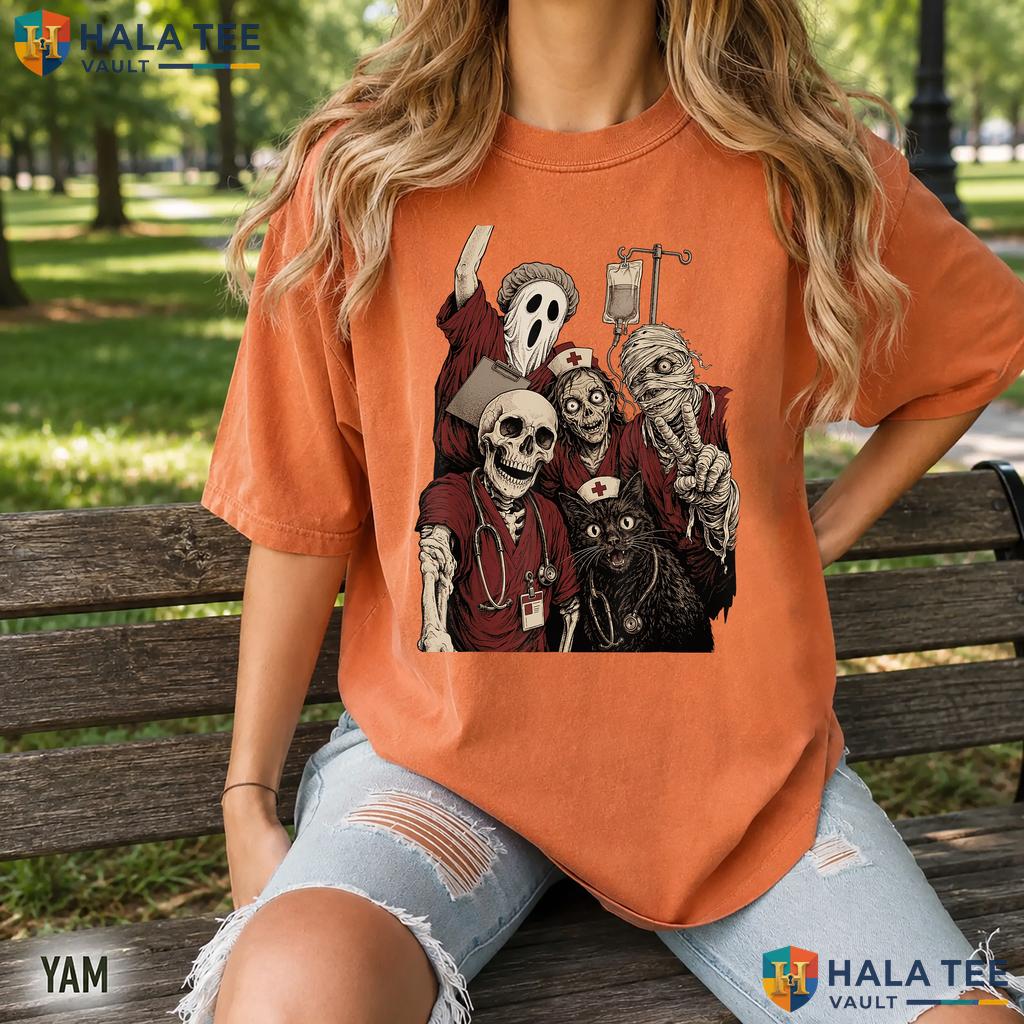 Nurse Squad Skeleton Crew Retro Style T-Shirt Spooky RN Scrubs Top