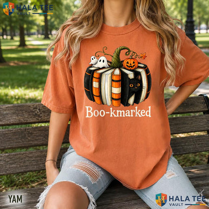 Reading Pumpkin Cat Librarian Retro Style T-Shirt Halloween Teacher