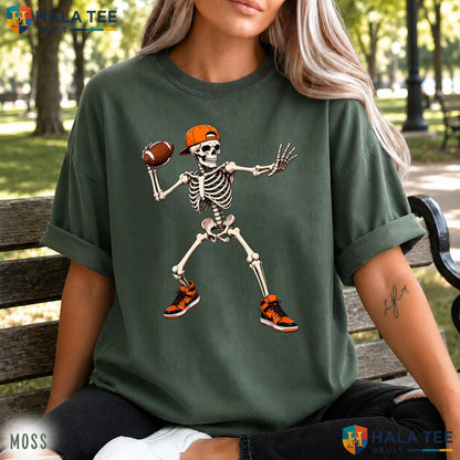 Skeleton Playing Football Retro Style T-Shirt Funny Halloween Boys